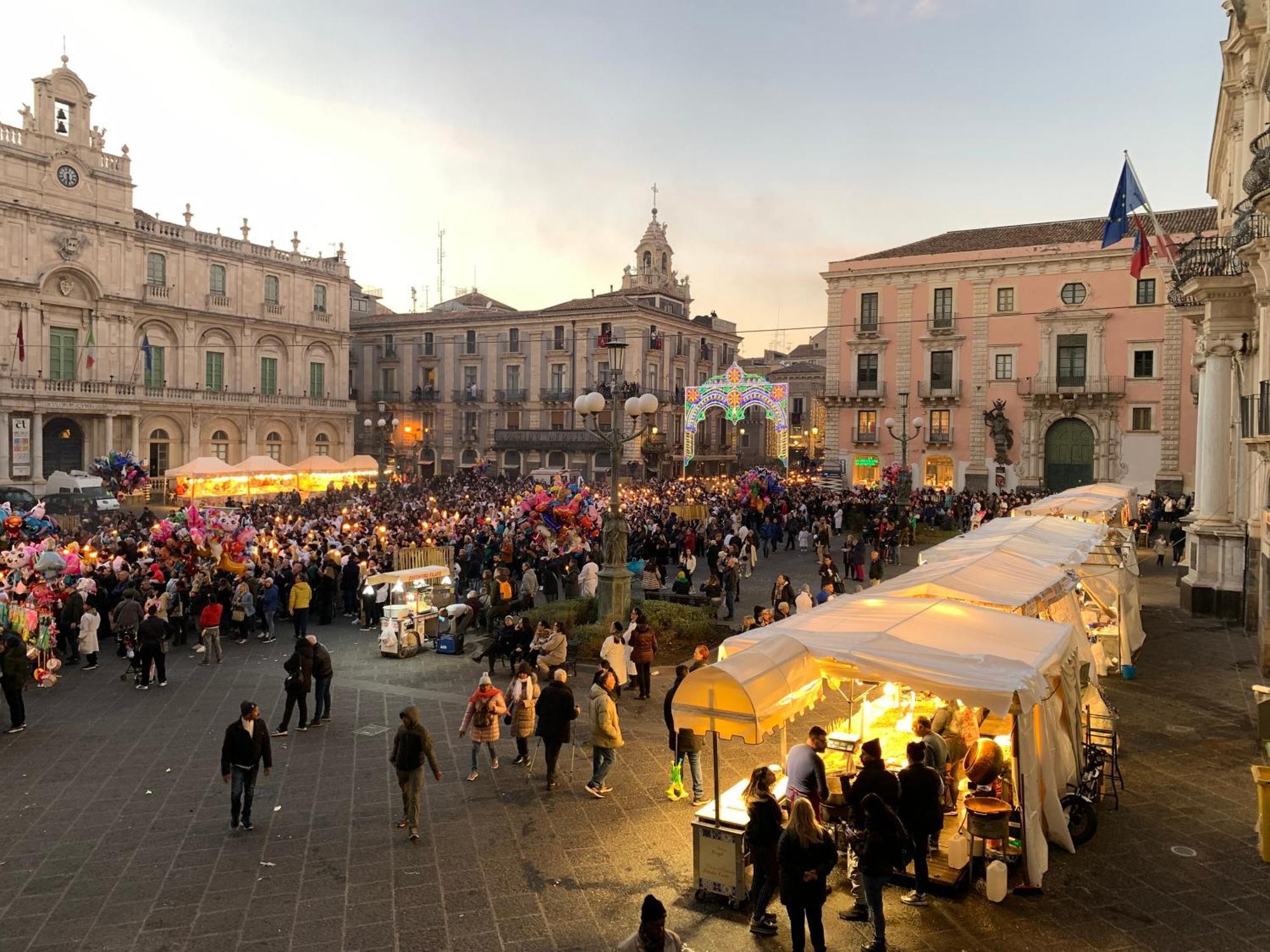 La Suite Di Piazza Dell'Universita Катания Экстерьер фото