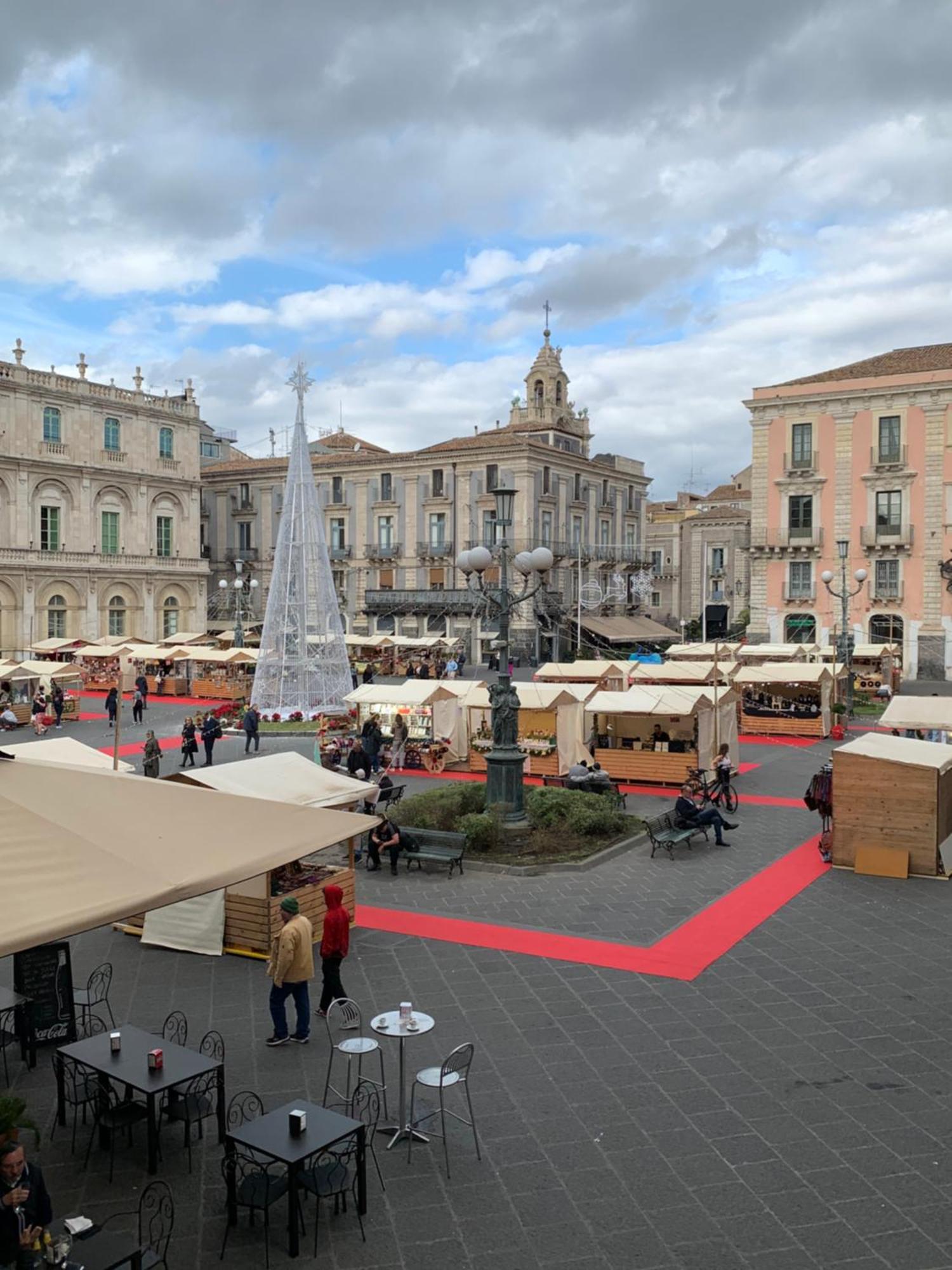 La Suite Di Piazza Dell'Universita Катания Экстерьер фото